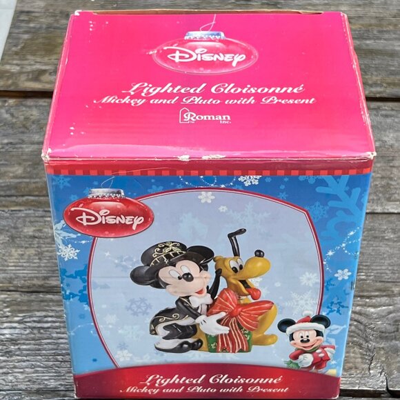 DISNEY LIGHTED CLOISONNÉ MICKEY MOUSE AND PLUTO WITH PRESENT IN BOX ROMAN XMAS - Picture 9 of 11